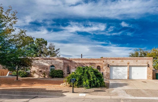 Welcoming 2-bedroom house with AC in Rio Rancho