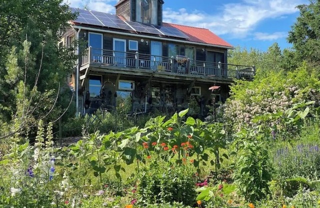 Welcoming 4 bed Loft on Organic Farm--Near MDI & Wilderness