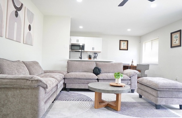 Welcoming 4-bedroom house with AC in charming Forney