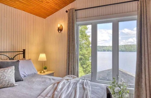 Welcoming and Scenic Cottage on the Lake !