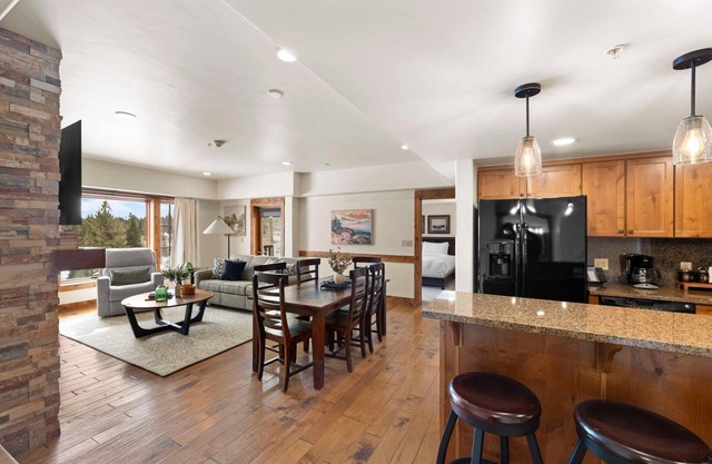 Welcoming Condo|Pet Friendly|Fireplace and Patio