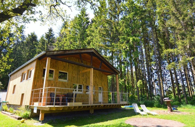 Welcoming Cottage in Hatrival with Terrace