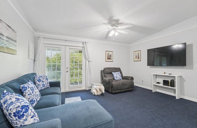 Welcoming Cozy 2BR/2BA Condo Near Downtown Orlando & Attractions with Pool