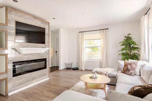 Welcoming Cozy home Free Parking Super fast WiFi