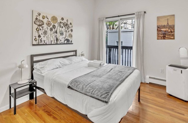Welcoming Dreamy Room W/Balcony -LightRail-NYC