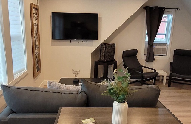 Welcoming fully furnished bungalow with AC in Chilliwack