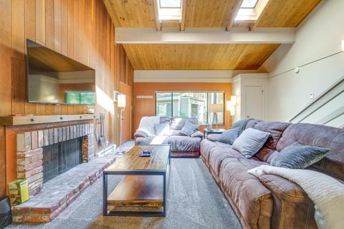 Welcoming Incline Village Condo about 2 Mi to Beach!