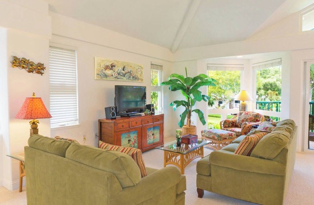 Welcoming, open and spacious 3 Bed/3Bath - Enjoy the magic of the Northshore!