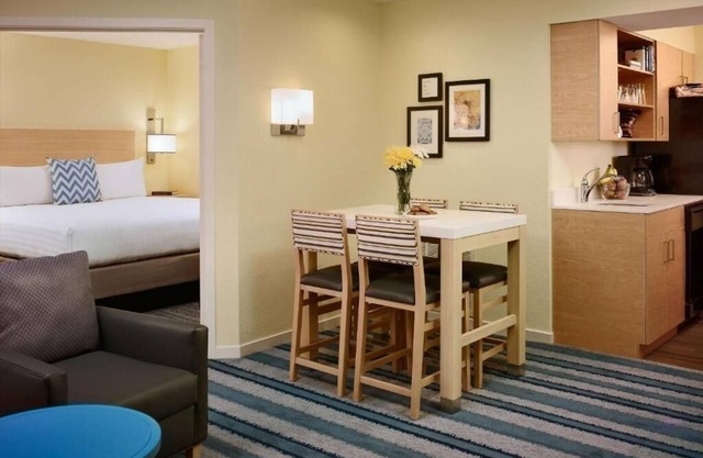 Welcoming Room with Swimming Pool Access & Gym Near Rutgers University