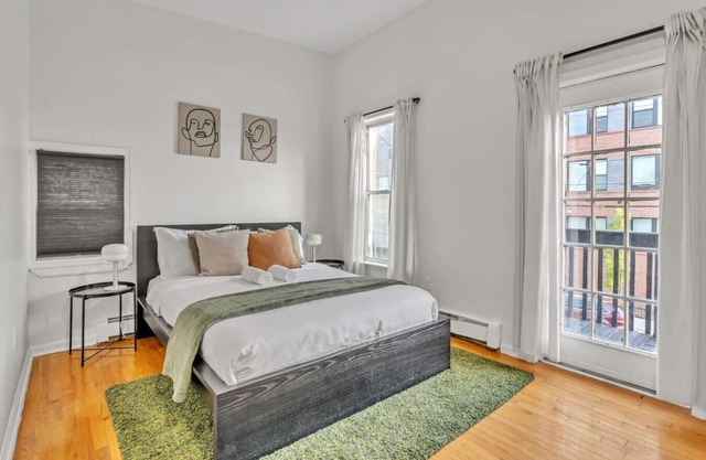 Welcoming Sunlit Room Near NYC/Trans/Cafe/Rest.