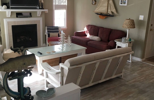 Inmaculado, bien equipado 4BdRm / 2B Gold Coast Condo