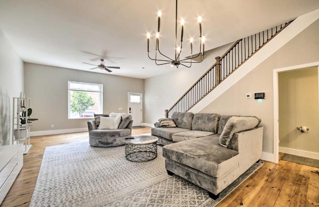 Well-Appointed Pittsburgh Home 1 Mi to Dtwn!