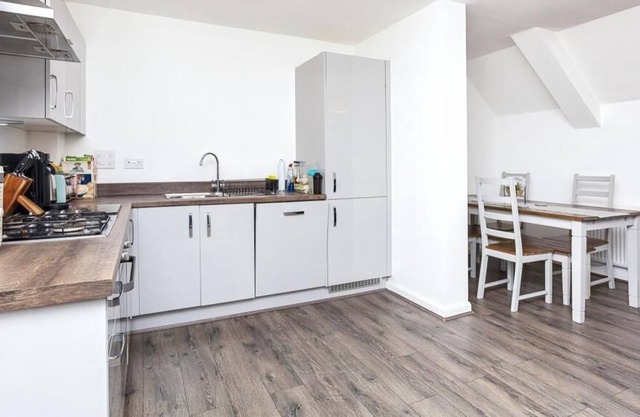 Well Connected Refurbished Apartment