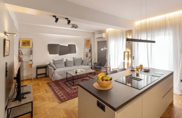 Well-designed apartment by the Acropolis
