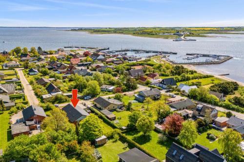 Well-Located And Newly Renovated Holiday Home