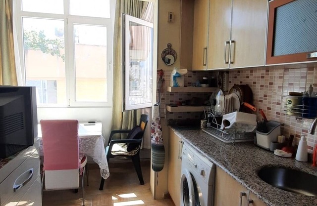Well-located place. Close to the Malls. Very nice and peaceful apartment.