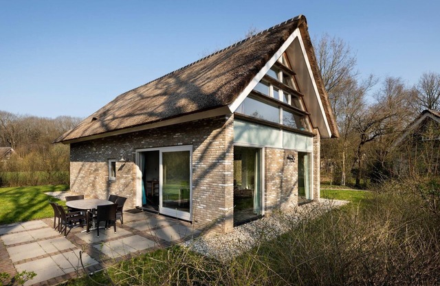 Villa con techo de paja cerca de Hoogeveen
