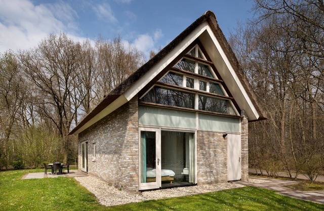 Villa con techo de paja cerca de Hoogeveen