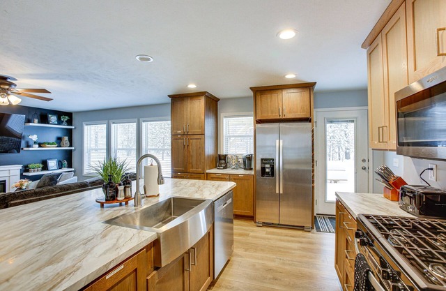 Wellston Home w/ Private Hot Tub + Fire Pit!