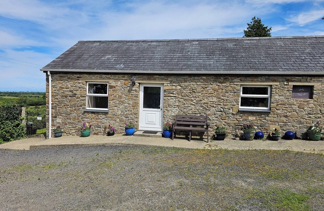 Welsh Coastal Cottage nr Llangrannog & New Quay with Donkeys & woodburner