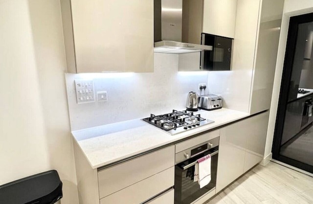 Wembley Stadium- 3 Bedroom Ground Floor Garden Apt