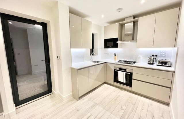 Wembley Stadium - Ground Floor Garden Apartment