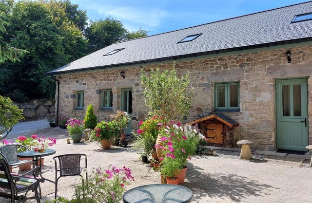 Wesley House Holidays - Choice of 2 Quirky Cottages in 4 private acres