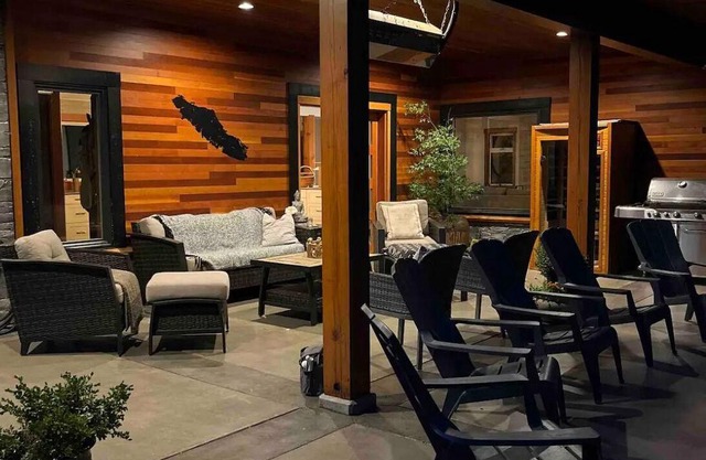 West coast 3 acres fenced home. With privacy, pet friendly, grass. Cedar Sauna