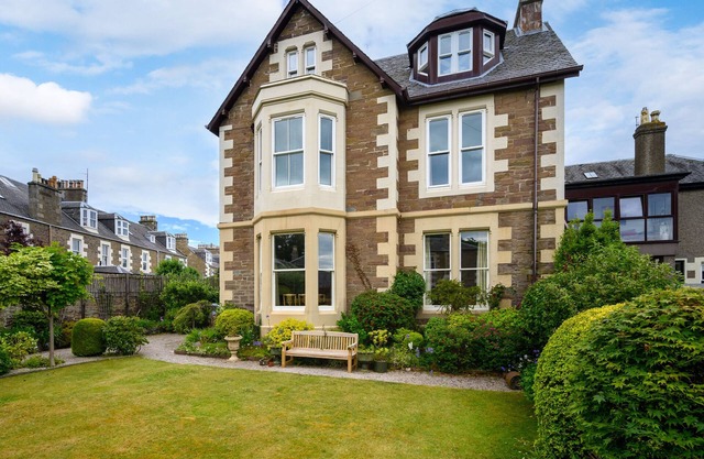 WEST DEYNE, family friendly, luxury holiday cottage in Broughty Ferry