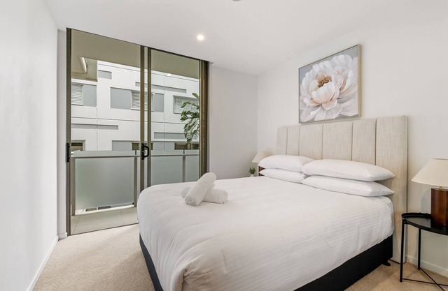 West End Flat with Pool and BBQ Access
