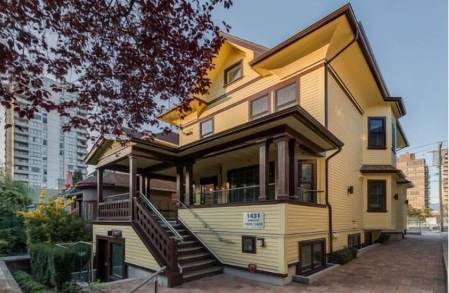 West-End Heritage Townhouse