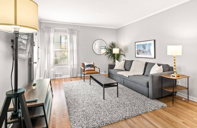 West Home- Cozy Apartment in Virginia Highlands