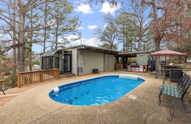 West Little Rock Swimming Pool Resort 5 beds - 3 bedrooms 2 bathroom House