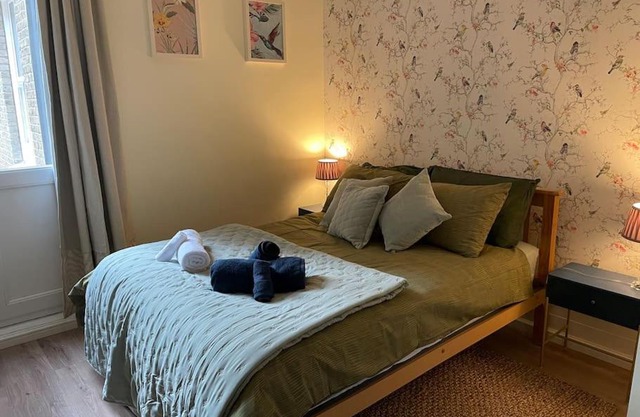 West London stunning garden flat - period features