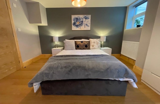 West Midlands-2 Double Bed Room Apartment