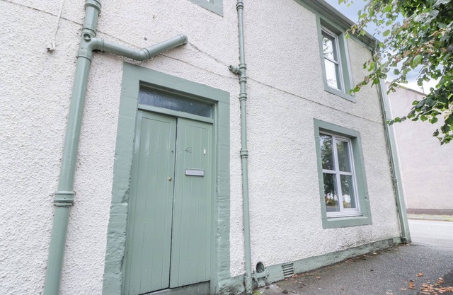 WEST MORTON HOUSE, pet friendly in Thornhill