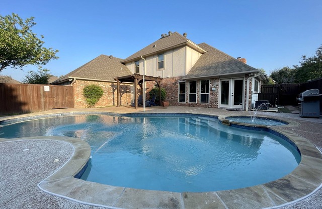 West Plano House w/ Pool. Near running/biking trail, dog park and water park