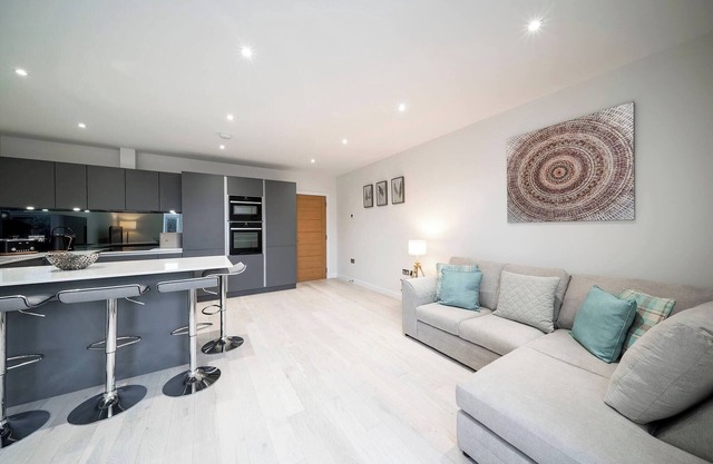 West Queen Street Apt - The Luxe Life