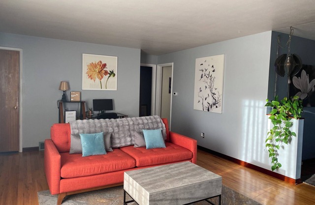 West Seattle Walkers Paradise 2br Private Home w/ Off-Street Parking