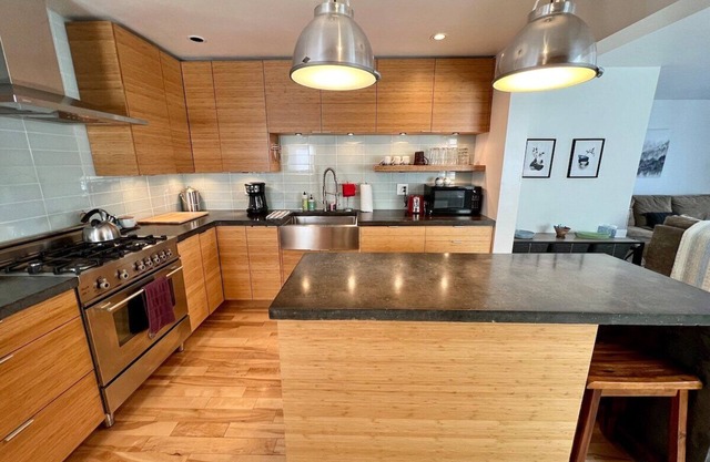 West Side 3 bed home w/ patio