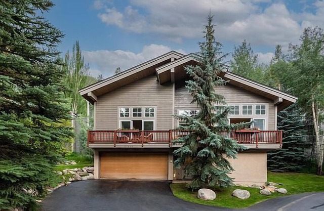 West Vail Home | Steps to Bus | 5 Mins to Vail Village | Stephen's Park