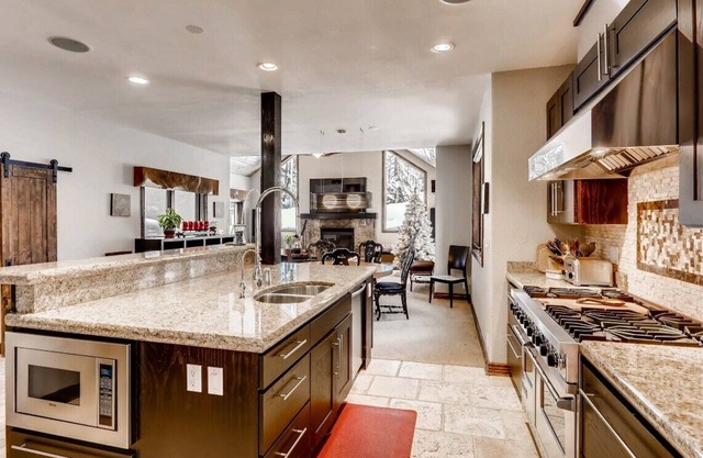 West Vail Retreat | Hot Tub & Free Village Parking | 5 Mins to Mountain