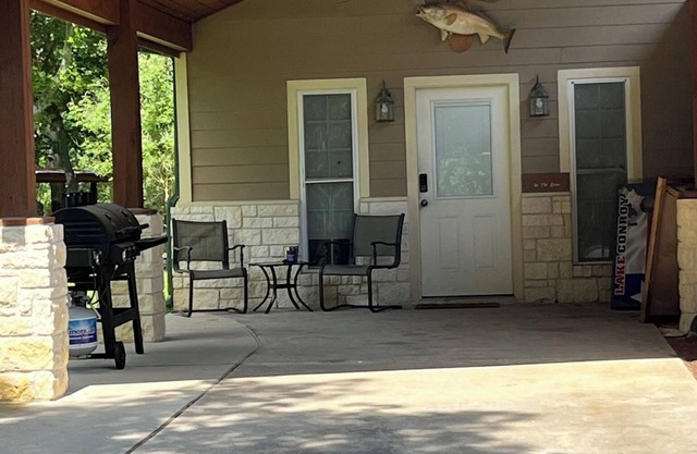 West Wing at the Manor w/ Swimming Pond & Sand Volleyball Access