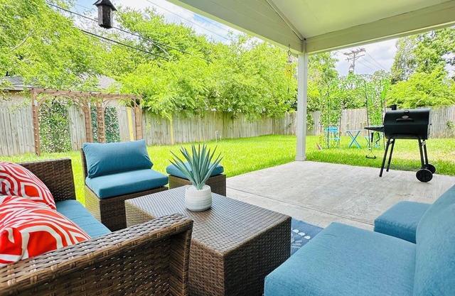 Westbury Getaway- PoolTable, Patio, &Grill- 4BD/3.5BA