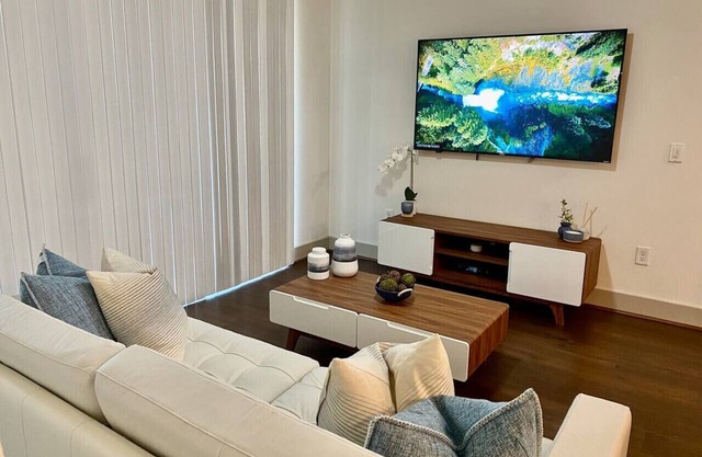 Westchase Modern 2B2B king Fully equipped Long term