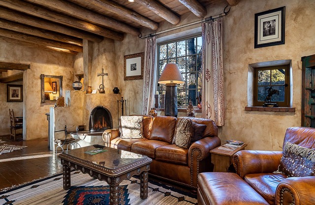 Western Cowboy | Luxe Design, Four Fireplaces + Lots of Space!