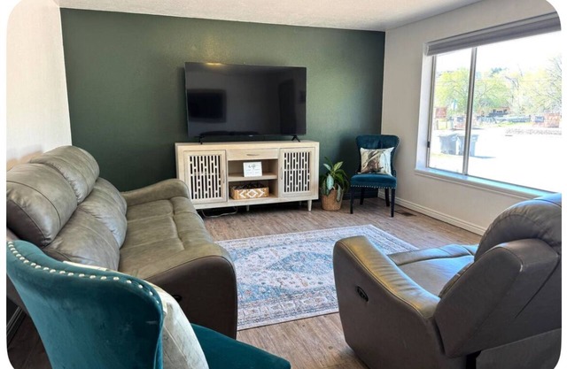 Western Farm Retreat 3 bedroom house in Leeds Utah, WiFi, AC, large backyard