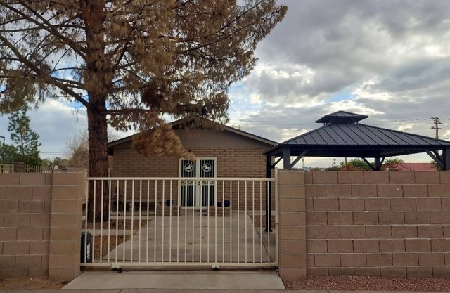 Western Guest House with AC in charming Peoria