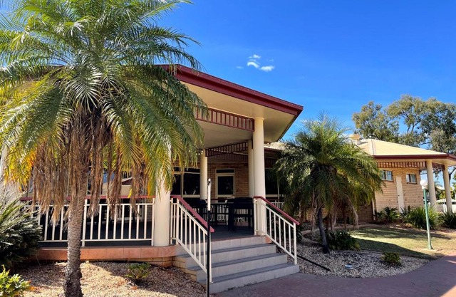Western Heritage Motor Inn