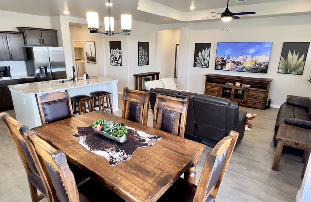 ⭐️ Western Style Casita w/ 3BR and a Fitness Room plus View to the Mountains